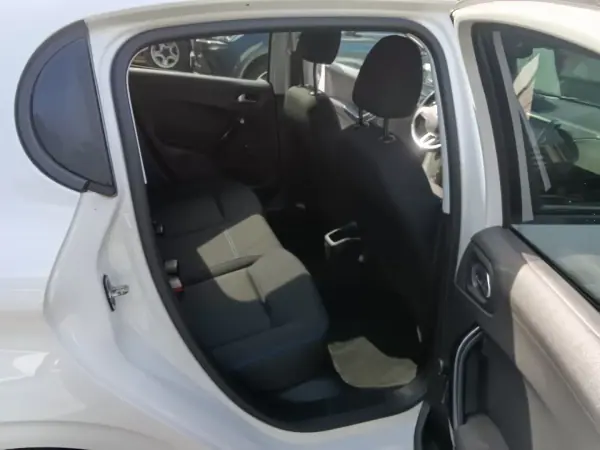 Peugeot 208 2019 - 10900 EUR, 127907 km - AUTO.MOTO.pt - 127907km - foto 6 de 17