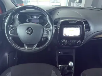 Renault Captur 2016 - 12250 EUR, 136506 km - AUTO.MOTO.pt - 136506km - foto 11 de 22