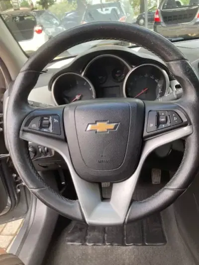 Chevrolet Cruze 2011 - 7300 EUR, 183000 km - AUTO.MOTO.pt - 183000km - foto 10 de 19