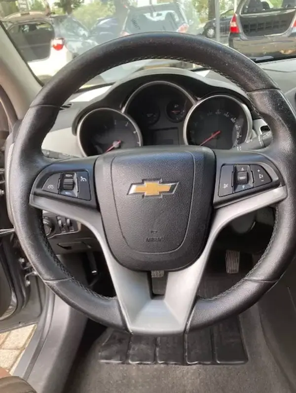Chevrolet Cruze 2011 - 7300 EUR, 183000 km - AUTO.MOTO.pt - 183000km - foto 10 de 19