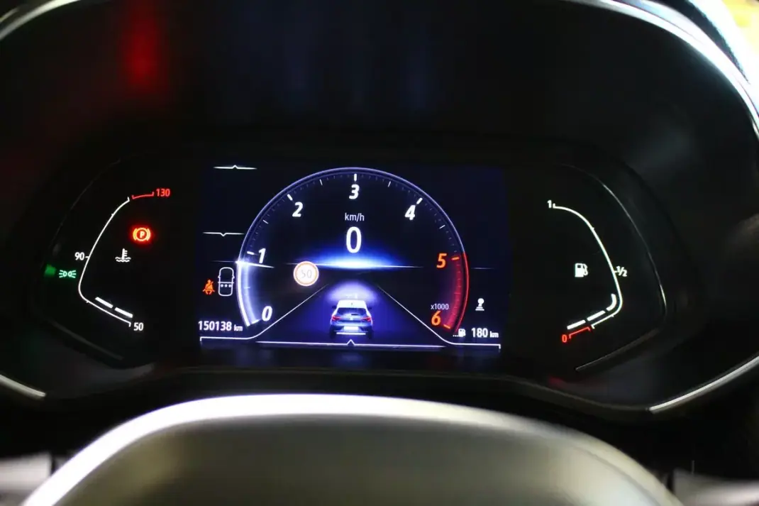 Renault Clio 2020 - 14250 EUR, 150138 km - AUTO.MOTO.pt - 150138km - foto 23 de 28