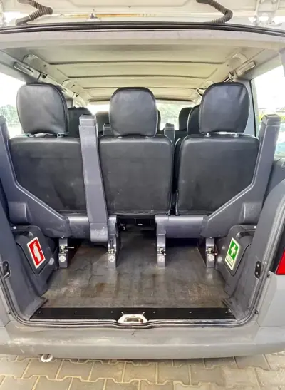 Mercedes-Benz Vito 2000 - 3900 EUR, 121000 km - AUTO.MOTO.pt - 121000km - foto 8 de 10