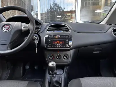 Fiat Punto 2014 - 6490 EUR, 145800 km - AUTO.MOTO.pt - 145800km - foto 6 de 21
