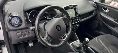 Renault Clio 2017 - 13500 EUR, 140820 km - AUTO.MOTO.pt - 140820km - foto 7 de 15