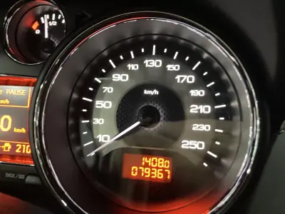 Peugeot RCZ 2015 - 16900 EUR, 79367 km - AUTO.MOTO.pt - 79367km - foto 2 de 18