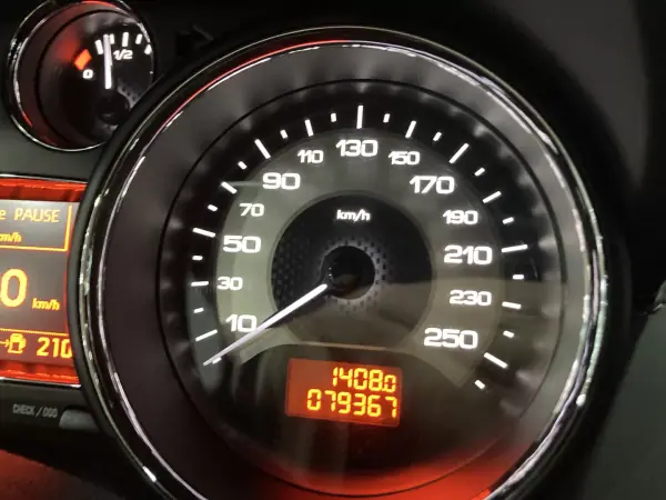 Peugeot RCZ 2015 - 16900 EUR, 79367 km - AUTO.MOTO.pt - 79367km - foto 2 de 18