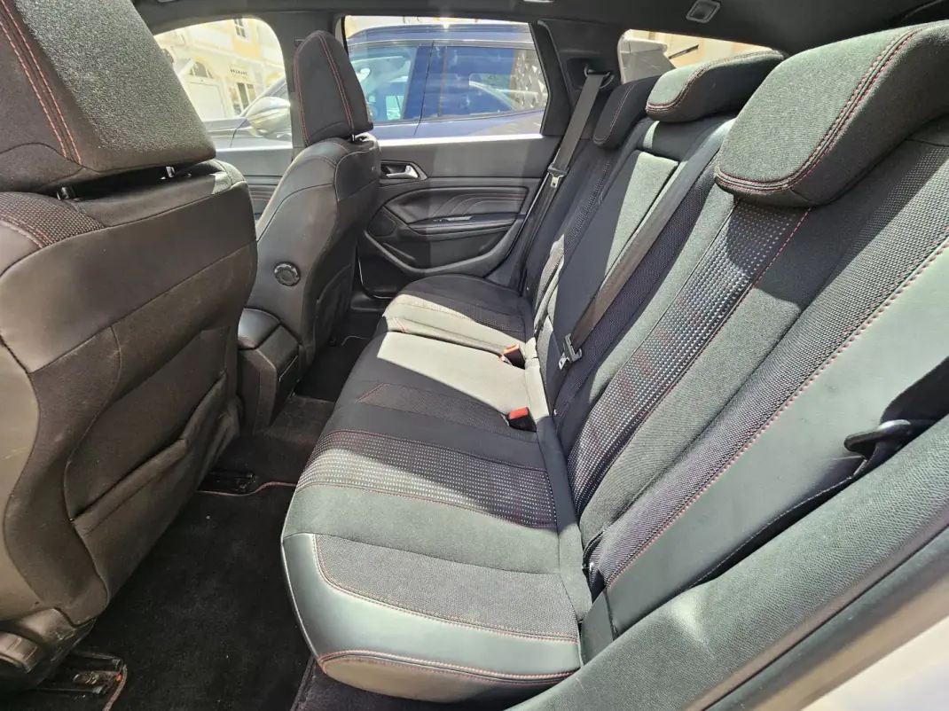 Peugeot 308 SW 2017 - 14500 EUR, 108350 km - AUTO.MOTO.pt - 108350km - foto 12 de 21
