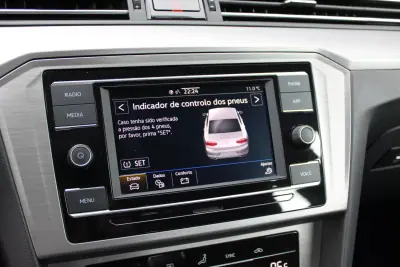 Volkswagen Passat 2021 - 21900 EUR, 22076 km - AUTO.MOTO.pt - 22076km - foto 18 de 44
