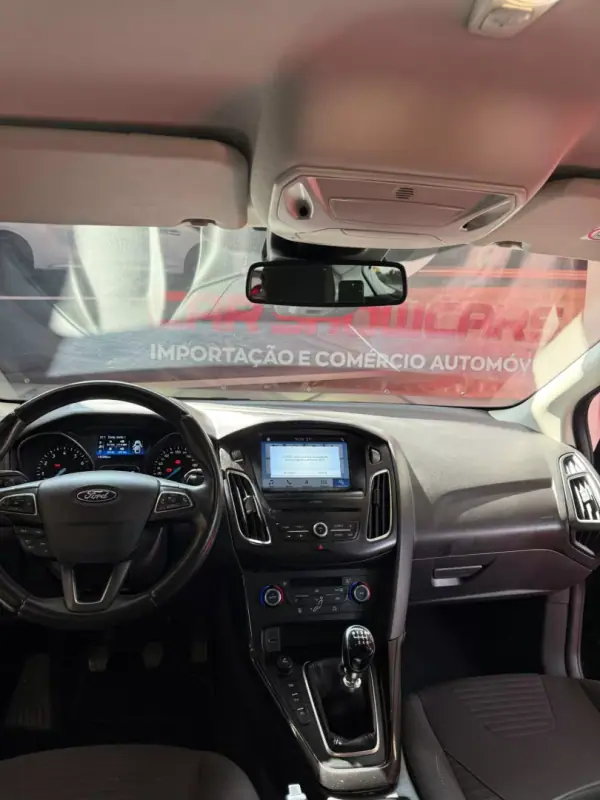 Ford Focus 2018 - 10900 EUR, 145000 km - AUTO.MOTO.pt - 145000km - foto 6 de 9