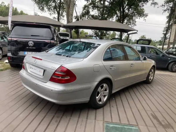 Mercedes-Benz E 270 2002 - 9250 EUR, 299650 km - AUTO.MOTO.pt - 299650km - foto 5 de 20