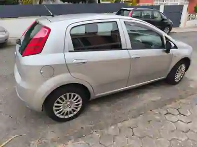 Fiat Grande Punto 2010 - 3950 EUR, 138000 km - AUTO.MOTO.pt - 138000km - foto 5 de 6