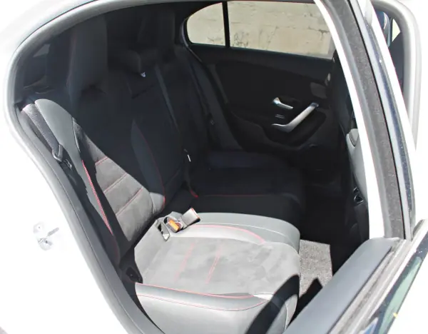 Mercedes-Benz A 180 2023 - 30990 EUR, 60412 km - AUTO.MOTO.pt - 60412km - foto 17 de 31
