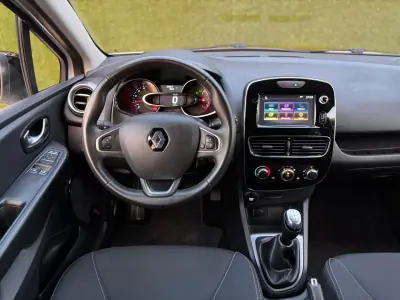 Renault Clio 2018 - 12500 EUR, 138000 km - AUTO.MOTO.pt - 138000km - foto 3 de 26