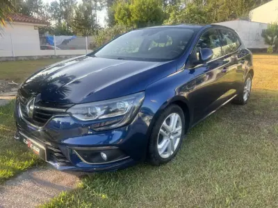 Renault Mégane Coupe 2017 - 14490 EUR, 193200 km - AUTO.MOTO.pt - 193200km - foto 9 de 13