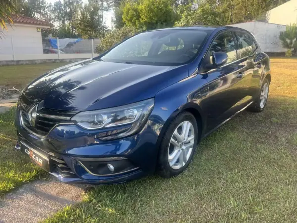 Renault Mégane Coupe 2017 - 14490 EUR, 193200 km - AUTO.MOTO.pt - 193200km - foto 9 de 13