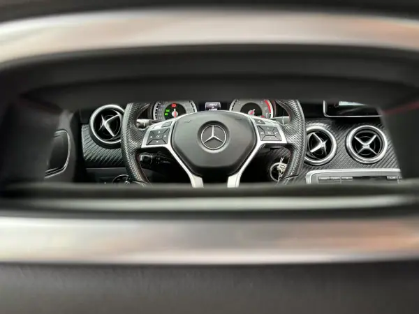 Mercedes-Benz A 180 2015 - 18990 EUR, 117000 km - AUTO.MOTO.pt - 117000km - foto 19 de 36