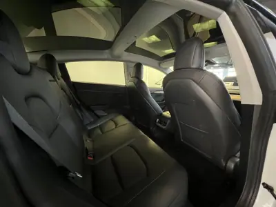 Tesla Model 3 2021 - 31990 EUR, 85000 km - AUTO.MOTO.pt - 85000km - foto 10 de 45