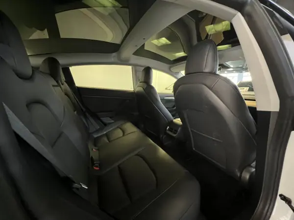 Tesla Model 3 2021 - 31990 EUR, 85000 km - AUTO.MOTO.pt - 85000km - foto 10 de 45
