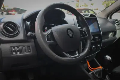 Renault Clio 2018 - 12480 EUR, 121000 km - AUTO.MOTO.pt - 121000km - foto 2 de 13