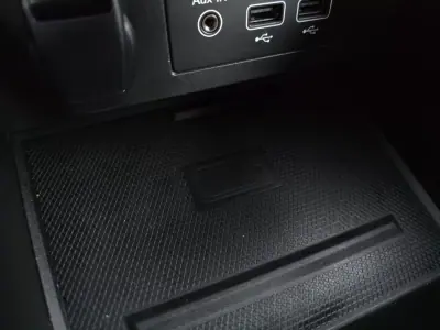 Renault Clio 2022 - 14500 EUR, 104000 km - AUTO.MOTO.pt - 104000km - foto 38 de 43