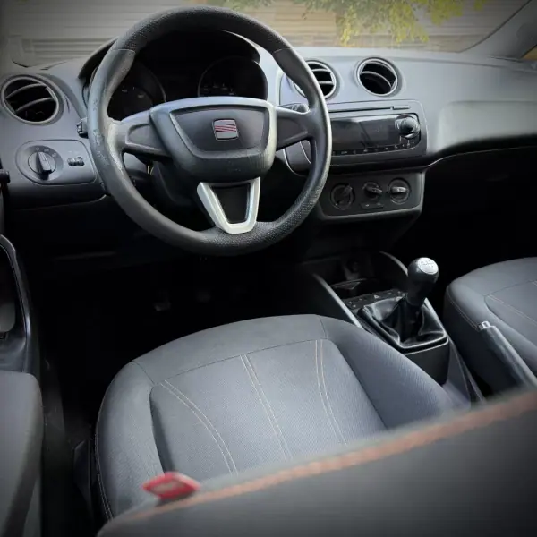 SEAT Ibiza 2011 - 5900 EUR, 204000 km - AUTO.MOTO.pt - 204000km - foto 14 de 20