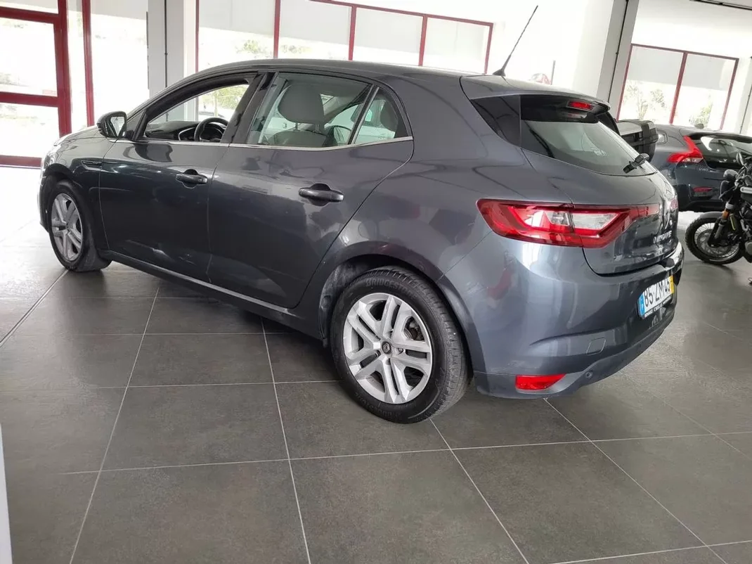 Renault Mégane 2019 - 13490 EUR, 113000 km - AUTO.MOTO.pt - 113000km - foto 7 de 14