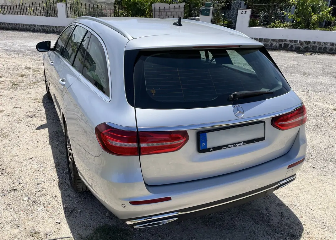 Mercedes-Benz E 220 2020 - 25900 EUR, 197500 km - AUTO.MOTO.pt - 197500km - foto 4 de 15