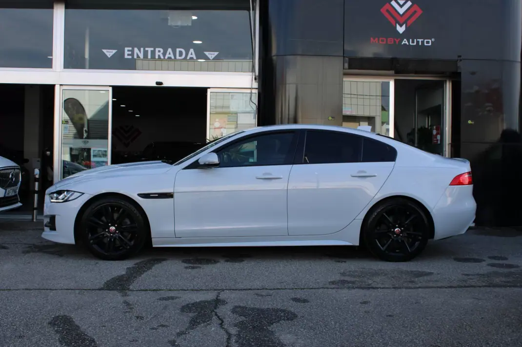 Jaguar XE 2018 - 17900 EUR, 184933 km - AUTO.MOTO.pt - 184933km - foto 5 de 18