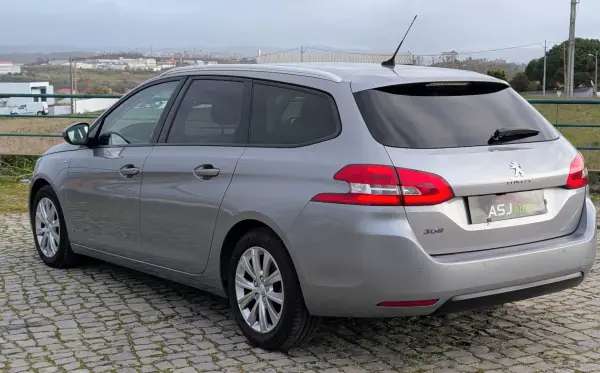 Peugeot 308 SW 2019 - 8500 EUR, 208333 km - AUTO.MOTO.pt - 208333km - foto 10 de 22