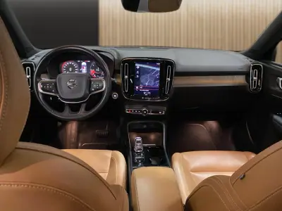Volvo XC 40 2019 - 27950 EUR, 142000 km - AUTO.MOTO.pt - 142000km - foto 8 de 20