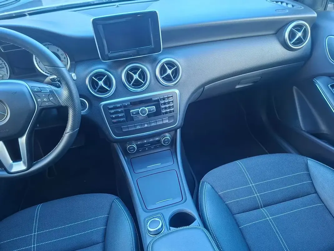 Mercedes-Benz A 200 2014 - 15900 EUR, 212000 km - 212000km - foto 29 de 32