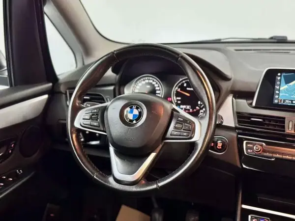 BMW 218 Gran Tourer 2018 - 14750 EUR, 148000 km - AUTO.MOTO.pt - 148000km - foto 27 de 54