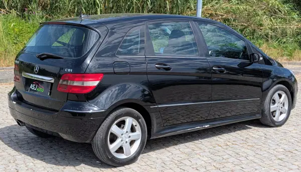 Mercedes-Benz B 180 2006 - 5250 EUR, 397954 km - AUTO.MOTO.pt - 397954km - foto 7 de 18
