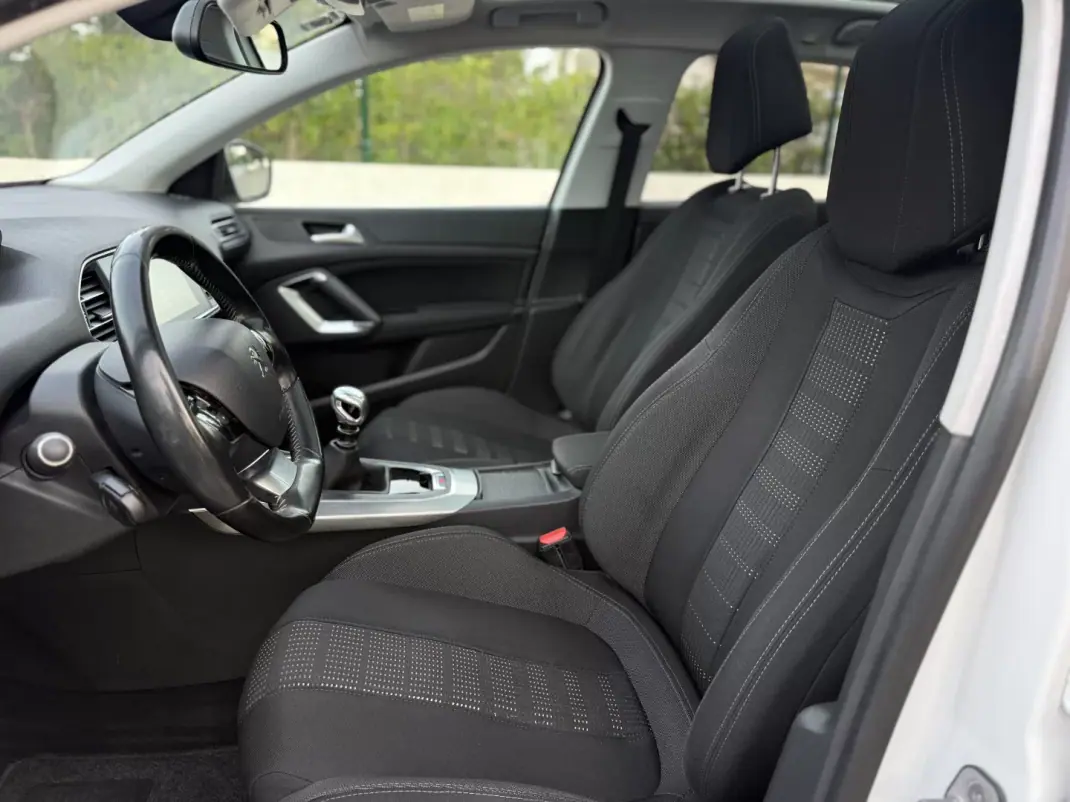 Peugeot 308 SW 2016 - 11699 EUR, 100000 km - AUTO.MOTO.pt - 100000km - foto 12 de 18