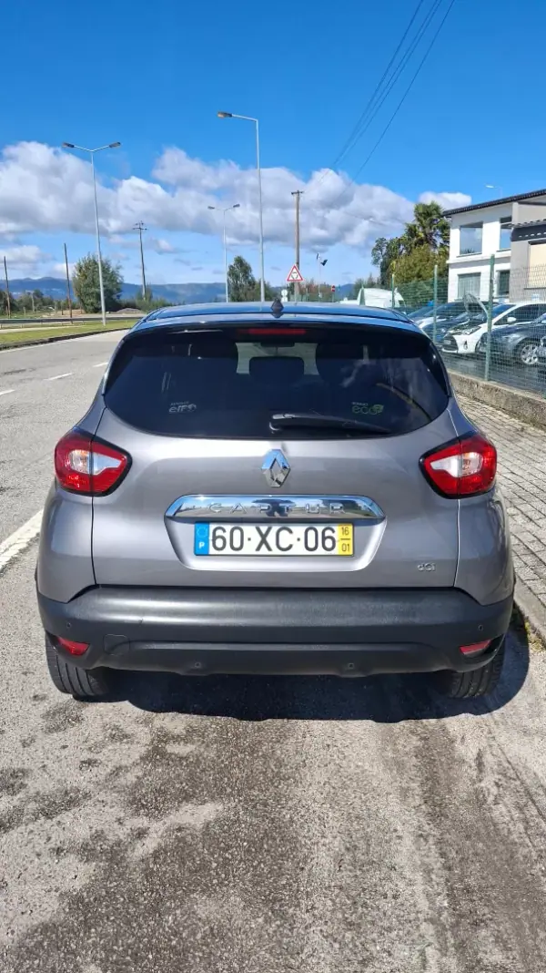 Renault Captur 2016 - 14500 EUR, 145213 km - 145213km - foto 4 de 11
