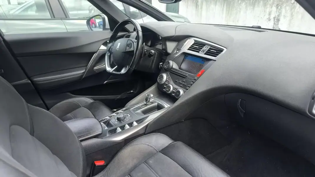 Citroën DS5 2012 - 10900 EUR, 184000 km - AUTO.MOTO.pt - 184000km - foto 9 de 17