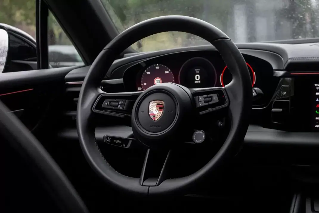 Porsche Macan 2025 - 83990 EUR, 15400 km - AUTO.MOTO.pt - 15400km - foto 40 de 49