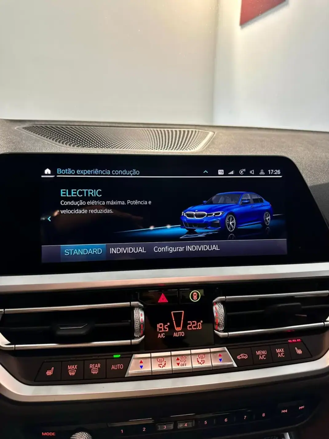 BMW 330e 2019 - 29750 EUR, 99000 km - AUTO.MOTO.pt - 99000km - foto 29 de 46