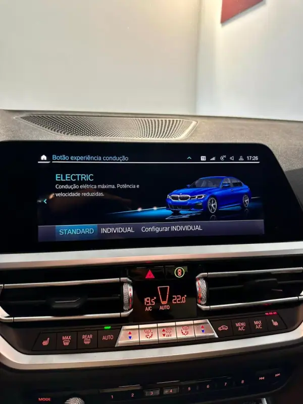 BMW 330e 2019 - 29750 EUR, 99000 km - AUTO.MOTO.pt - 99000km - foto 29 de 46
