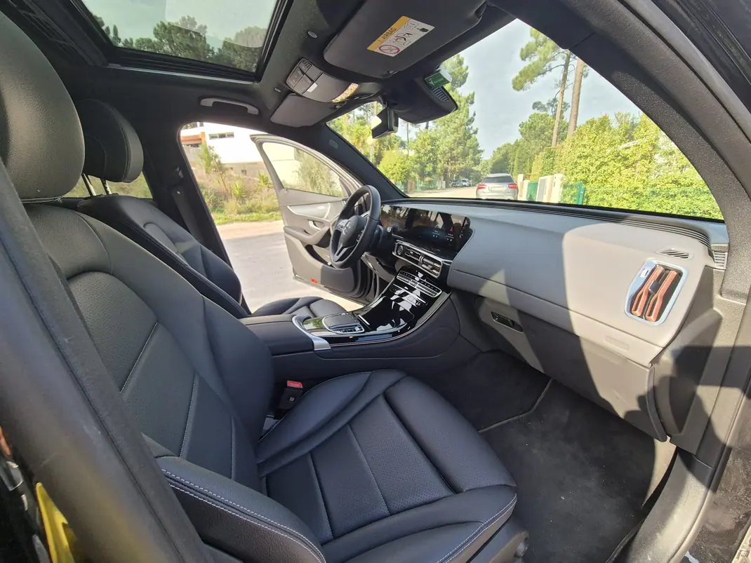 Mercedes-Benz EQC 2023 - 40000 EUR, 31000 km - AUTO.MOTO.pt - 31000km - foto 14 de 16