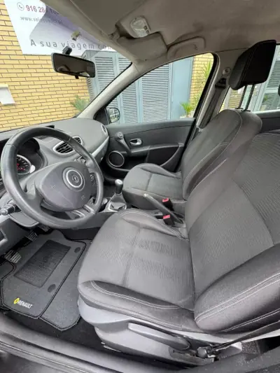 Renault Clio 2010 - 5900 EUR, 171000 km - AUTO.MOTO.pt - 171000km - foto 9 de 13