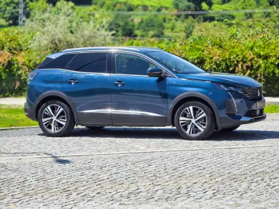 Peugeot 3008 2021 - 20000 EUR, 80000 km - AUTO.MOTO.pt - 80000km - foto 18 de 28