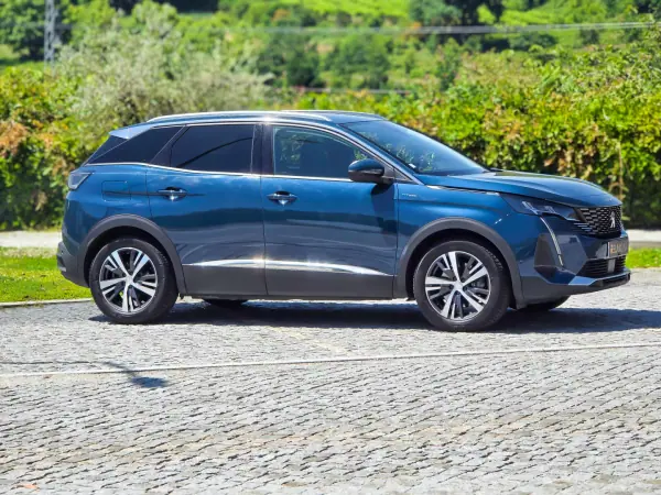 Peugeot 3008 2021 - 20000 EUR, 80000 km - AUTO.MOTO.pt - 80000km - foto 18 de 28