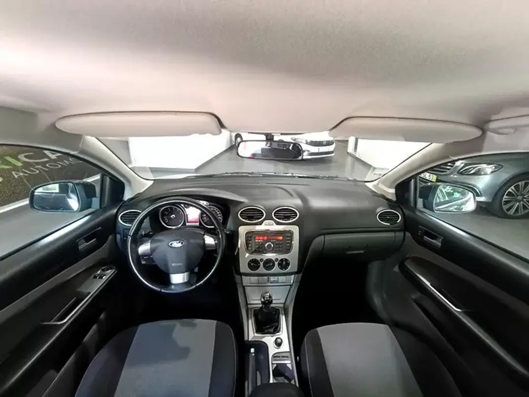 Ford Focus SW 2010 - 5990 EUR, 112000 km - AUTO.MOTO.pt - 112000km - foto 17 de 51