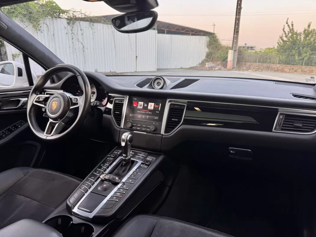 Porsche Macan 2016 - 45990 EUR, 132000 km - AUTO.MOTO.pt - 132000km - foto 17 de 34