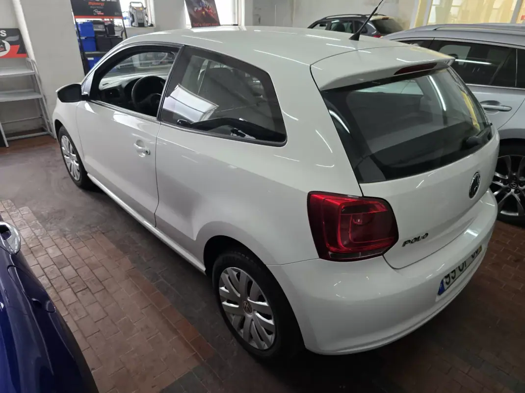 VW Polo 1.2 TDi Van 2013 - 5750 EUR, 269000 km - AUTO.MOTO.pt - 269000km - foto 6 de 17