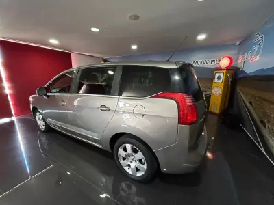 Peugeot 5008 2010 - 8950 EUR, 230534 km - AUTO.MOTO.pt - 230534km - foto 4 de 22