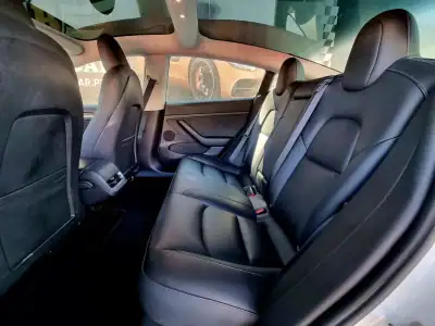 Tesla Model 3 2023 - 29500 EUR, 42831 km - AUTO.MOTO.pt - 42831km - foto 9 de 16