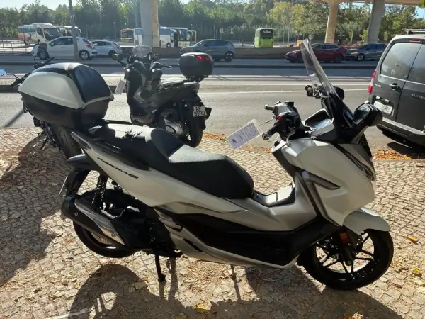 Honda Forza 350 300 IA 2018 Petrol — 13 172 km · Leiria Honda Forza 350 300 IA 2018 Petrol