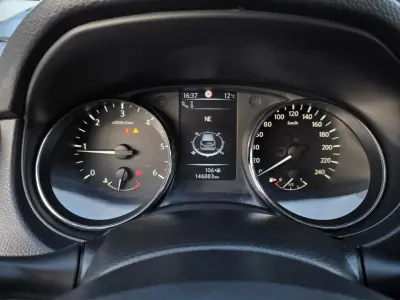 Nissan Qashqai 2015 - 13990 EUR, 146000 km - AUTO.MOTO.pt - 146000km - foto 24 de 40